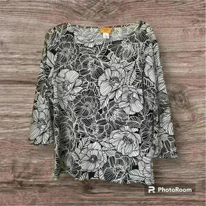 Ruby Roads Spring Floral Top in Size PL
